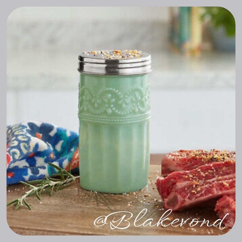 Rare - The Pioneer Woman timeless beauty jade
spice jar - 2.5 x 2.5 x 4.72"